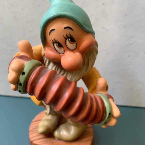 WDCC Snow White and The Seven Dwarfs - Picture 6 of 15